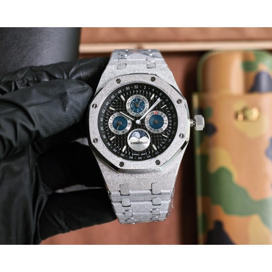 白壳2100 玫壳2200
AP 爱彼 皇家橡树霜金版本，41mm 钢王之王”爱彼26574系列(