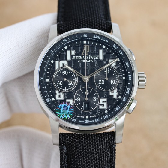 白1900 金1950
APF爱彼-AP，CODE11.59自动上链计时码表系列1材料：316L精