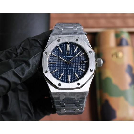 白壳650
品牌：爱彼-AP15400
系列：皇家橡树
类型：男士机械腕表
材料：316精钢