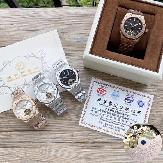 白壳490，玫壳+20。爱彼 AP 皇家橡树系列，精品男士腕表，简约两针搭载飞轮设计，技艺精湛，独具