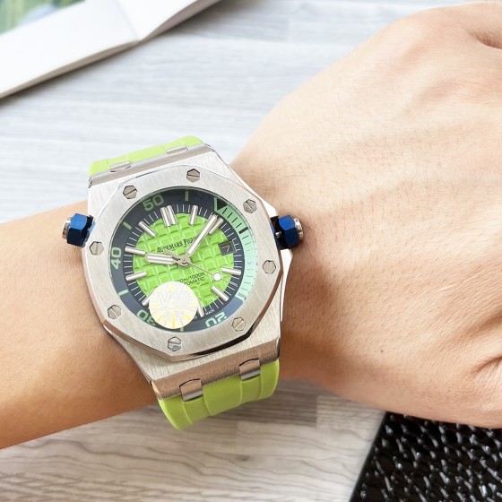 国产420，西铁城520
台湾v10厂全新打造亲民款。  爱彼AP皇家橡树离岸型系列15710/1