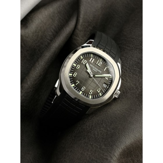 3K百达翡丽AQUANAUT系列5167A-001腕表
，精钢表壳搭配绿色天然橡胶表带，黑色表盘，