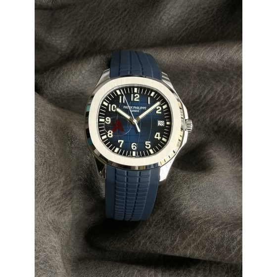 3K百达翡丽AQUANAUT系列5168G-001腕表，精钢表壳搭配蓝色天然橡胶表带，蓝色渐变的浮雕