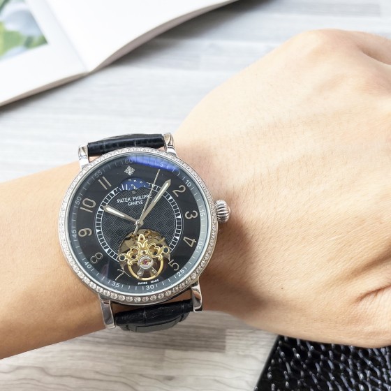 统一530
复杂时计 奢华大气
经典新品 震撼上市
【最新】：百达翡丽 大飞轮设计
【类型】