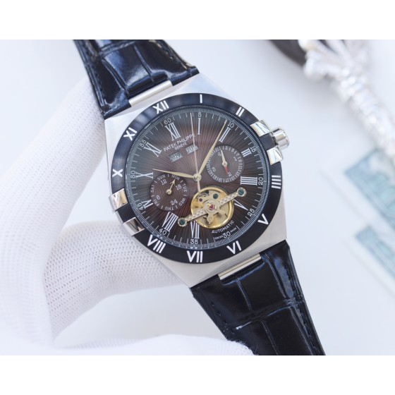 白壳550，金壳570
品牌：百达翡丽-PATEK PHILIPPE
类型：男士腕表
壳套：顶