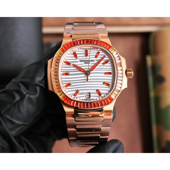 2100GR百达翡丽Nautilus女式腕表推出全新珠宝款式
赠送价值288旅行便捷定制手表表盒
