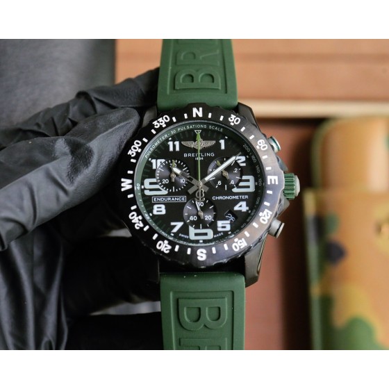 同价800
百年灵推出一枚色彩醒目的新作品——是集高精准度、创新技术与动感色彩搭配配于一体的理想型