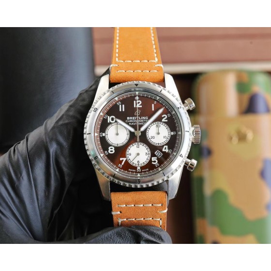 白壳600
百年灵 Breitling 复仇者系列 日本多功能石英 46*13mm  拱桥强化玻璃
