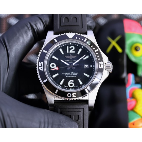 白壳520 黑壳540
百年灵 Breitling 复仇者系列 全自动机械  43*13mm  拱