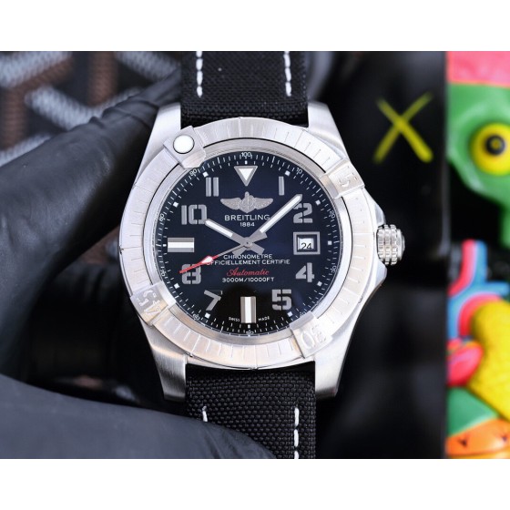 白壳530 黑壳550
百年灵 Breitling 复仇者系列 全自动机械  43*13mm  拱