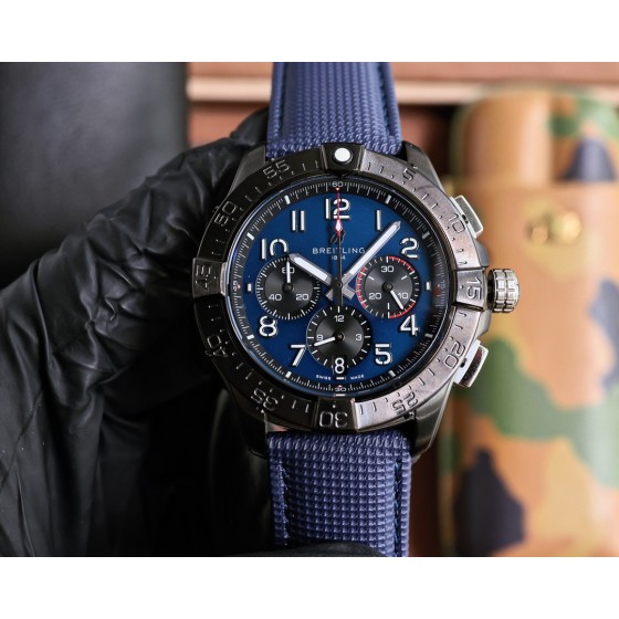 同价730
百年灵 Breitling 复仇者系列 日本多功能石英 43*13mm  拱桥强化玻璃