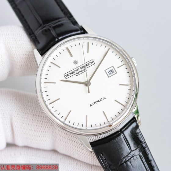白570 金590
江诗丹顿VC传承系列腕表 
，完美圆形的表壳，搭配微孤式表耳设计，使之更加贴