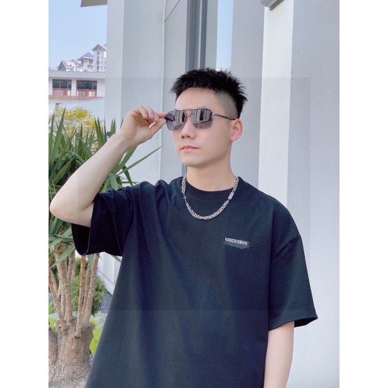 实批145。新款品牌：卡地亚Cartier原单品质男士女士同款偏光太阳镜 材质：高清尼龙镜片、金属合