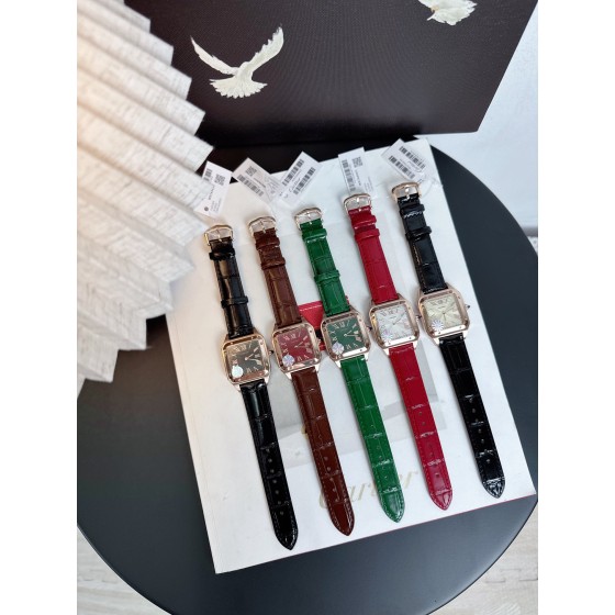 280卡地亚山度士系列腕表Santos-Dumont
316L精钢表壳，尖晶石圆珠把头，阳光射线纹