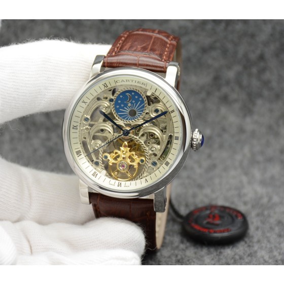 卡地亚Cartier最新款男士机械腕表[鼓掌]精钢表壳，抛光打磨！表盘采用飞轮镂空设计，精雕细琢，尊