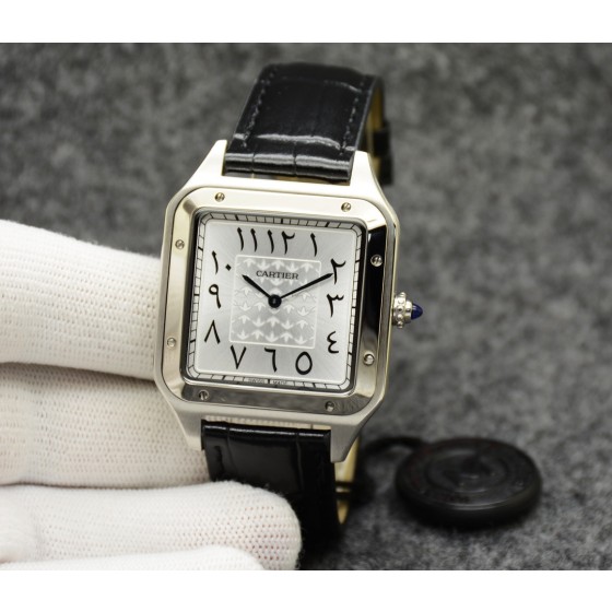 卡地亚腕表推出了全新的Santos-Dumont男女腕表，新系列的设计和Santos家族一脉相承。采