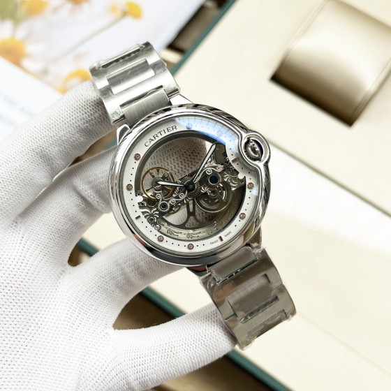 皮带p520 钢带550。卡地亚-Cartier 精品男士腕表，劲爆镂空设计，尊贵大气，绅士风范，卓