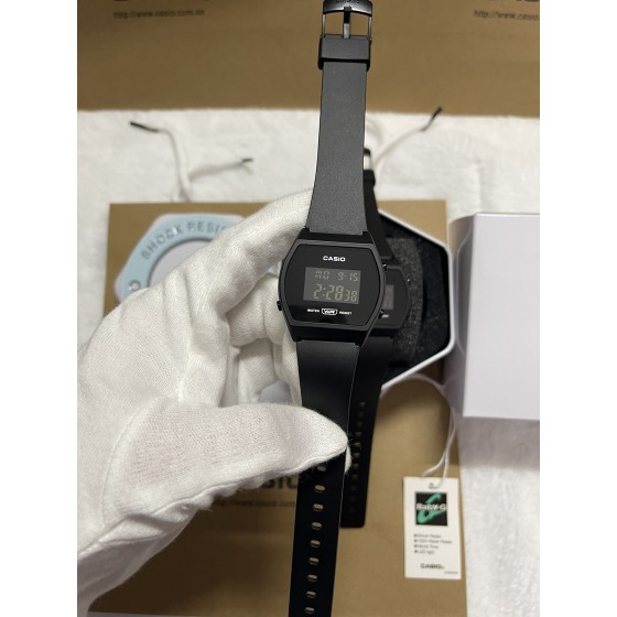 新款小方表复古风系列限量款
型号：LW-204
功能：秒表（精确到1/1000秒）世界时间，倒计