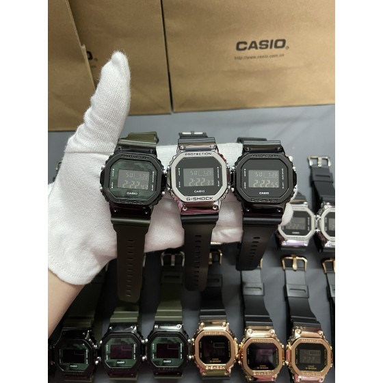 小方砖金属限量款
型号：GM-B5000
功能：太阳能，秒表（精确到1/1000秒）世界时间，倒