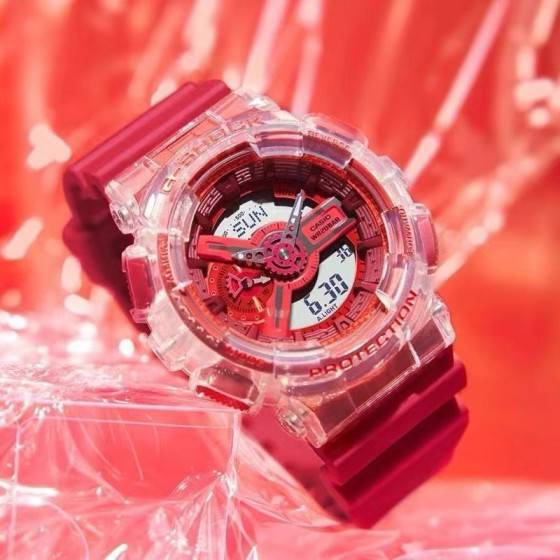 扭蛋机系列冰韧透明红限量版
型号：GA~110
功能：秒表（精确到1/1000秒）世界时间，倒计