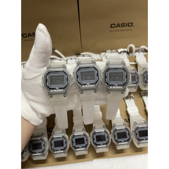 新款炫彩霓虹小方块冰刃透明果冻
型号：DW-5600D
功能：太阳能，秒表（精确到1/1000秒