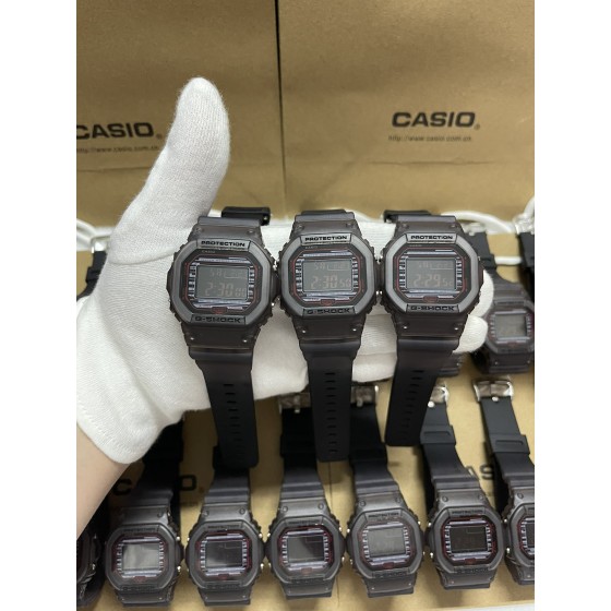 新款炫彩霓虹小方块冰刃透明果冻
型号：DW-5600D
功能：太阳能，秒表（精确到1/1000秒