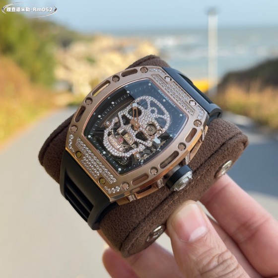 理查德米勒-真陀飞轮！
Rm052"至尊鬼王"震撼上市，1，根据百万级正品理查德米勒为基础，按瑞士