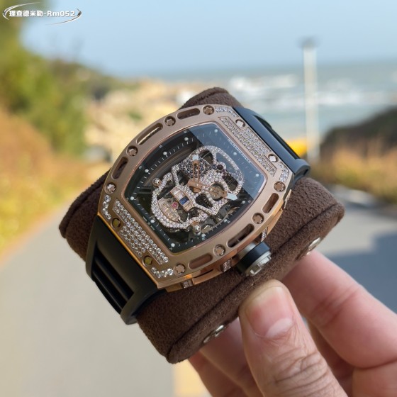 理查德米勒-真陀飞轮！ 
Rm052"至尊鬼王"震撼上市，1，根据百万级正品理查德米勒为基础，按瑞