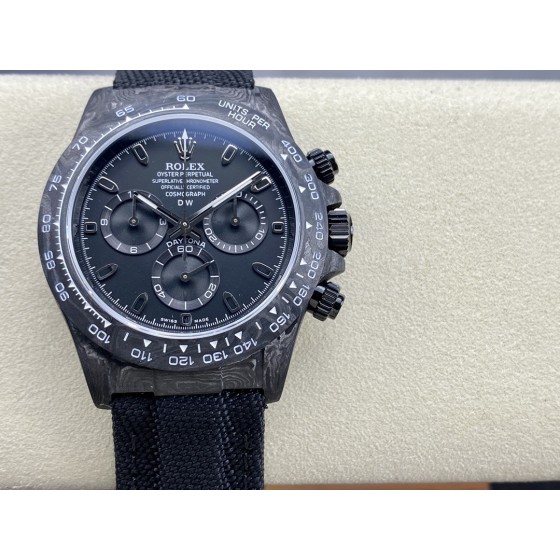 2023年新品，超级碳纤维Diw定制版 4130宇宙计时迪通拿系列  腕表直径为40MM，和普通的迪