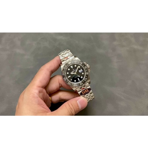 QF 劳力士格林尼治3285机芯
最新研发GMT 真双色陶瓷clean V3圈口，
采用高精度的