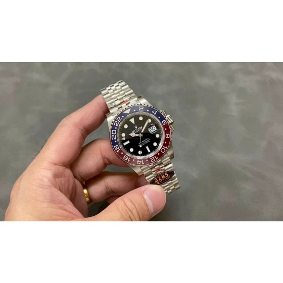 QF 劳力士格林尼治3285机芯
最新研发GMT 真双色陶瓷clean V3圈口，
采用高精度的