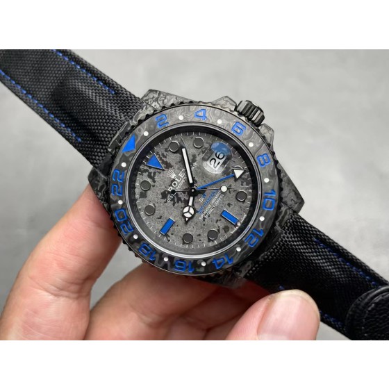 VS新品Ntpt格林尼治，碳纤维表壳佩戴轻便，外表坚硬，每一只腕表都拥有独一无二的碳纤花纹，纹路碳花