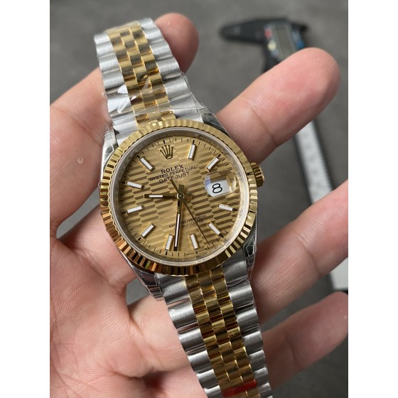 VS新款36间黄金网纹日志 3235机芯 侧面不露白

VS3225机芯，唯一72动能储存版本。