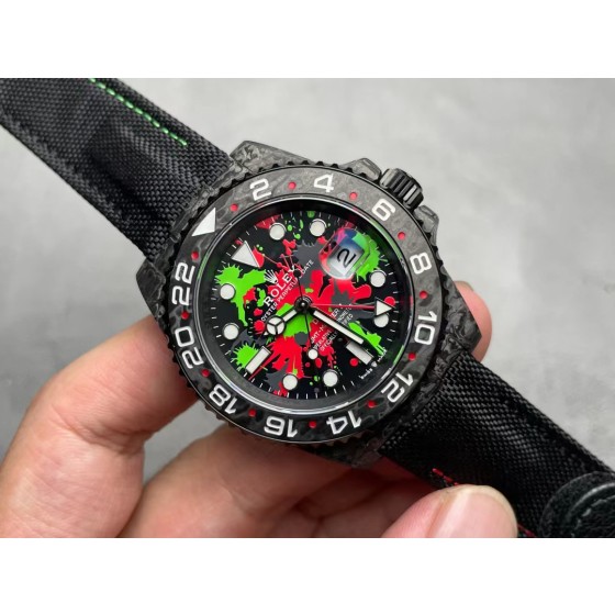 VS新品Ntpt格林尼治，碳纤维表壳佩戴轻便，外表坚硬，每一只腕表都拥有独一无二的碳纤花纹，纹路碳花