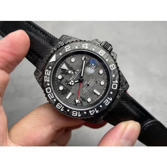 VS新品Ntpt格林尼治，碳纤维表壳佩戴轻便，外表坚硬，每一只腕表都拥有独一无二的碳纤花纹，纹路碳花