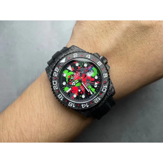 VS新品Ntpt格林尼治，碳纤维表壳佩戴轻便，外表坚硬，每一只腕表都拥有独一无二的碳纤花纹，纹路碳花