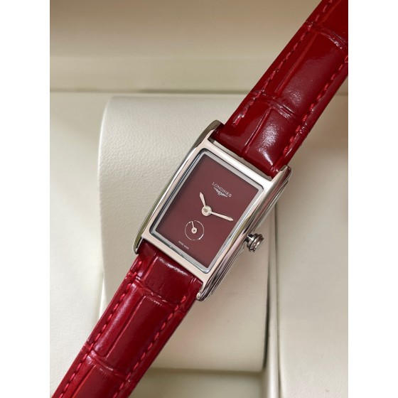 黛绰维纳酒红色到货
300 浪琴-Longines 黛绰维纳系列 ，立体字面，漆绘罗马数字及时标，