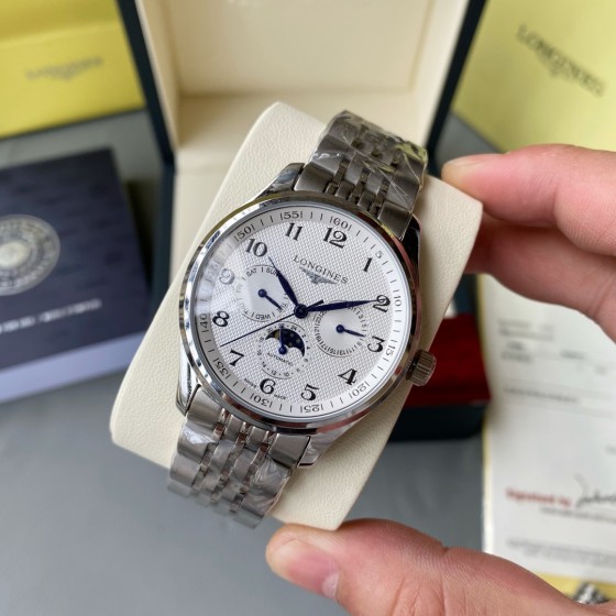 白壳520，玫瑰金540，钢带+20。浪琴名匠多功能腕表 3点6点9点位置分别设有星期 日期 24小