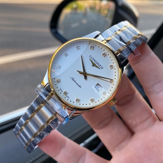 白壳450，金壳470，钢带+20。
西铁城白壳560，金壳580，钢带+20。
经典再次升级，