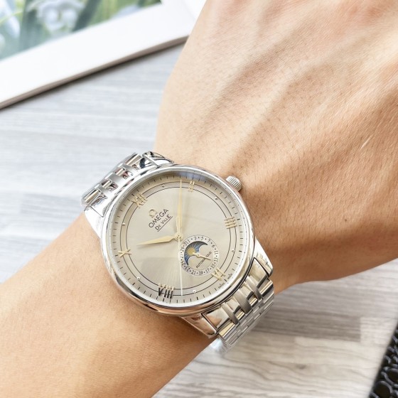 白壳460金壳480钢带20
【最新】：欧米茄三针多功能设计
【类型】：精品男士腕表
【表带】