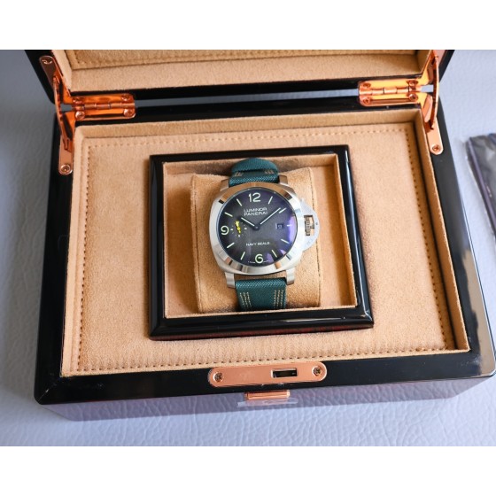 560。沛纳海-新推出的Luminor Marina庐米诺系列腕表，采用Super-LumiNova