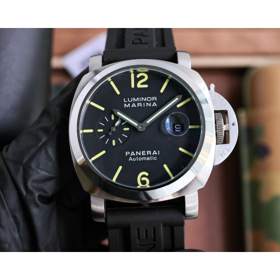 白壳650 
沛纳海 PANERAI 弧型镀膜玻璃 44mm*16mm 胶表带搭配原装针扣 全自动