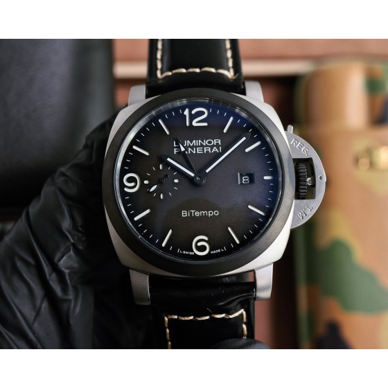 黑壳750
沛纳海 PANERAI 弧型镀膜玻璃 44mm*16mm 胶表带搭配原装针扣 全自动机