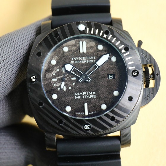 620
沛纳海SUBMERSIBLE BMG-TECH ─ 44毫米潜行系列金属玻璃腕表搭配原装进