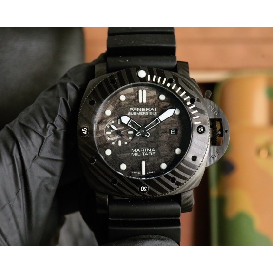 黑壳800 
沛纳海 PANERAI 弧型镀膜玻璃 47mm*16mm 头层牛皮表带搭配原装针扣 