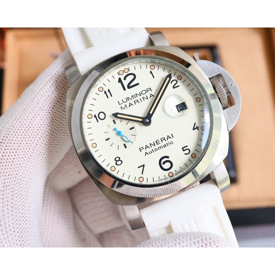 550。沛纳海-新推出的Luminor Marina庐米诺系列腕表，采用Super-LumiNova