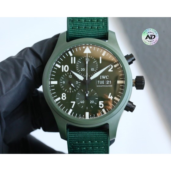 TW全面升级IWC最新陶瓷腕表
万国 飞行员计时腕表震撼来袭，
秒杀市场所有版本，细节与配合更细