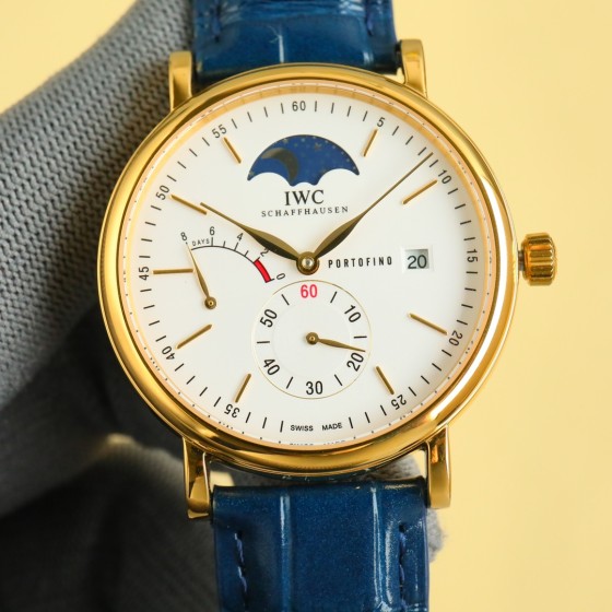 白1650 金1700
TWA新品 颜值巅峰
IWC旗下最耀眼的明星，万国长动能月相专家。
全