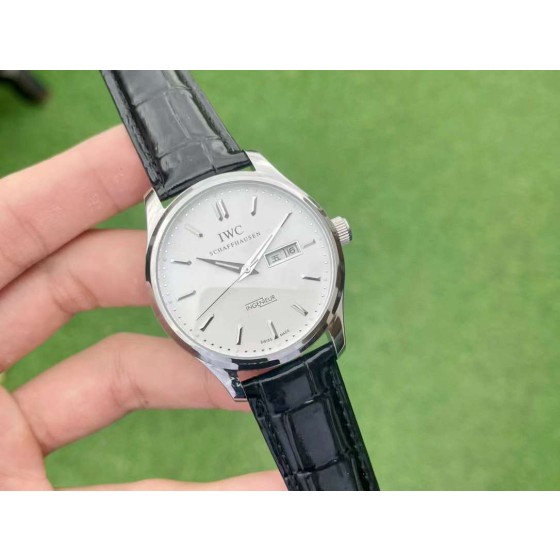 白360-金380钢带+20，西铁+120。万国-lWC 精品男士腕表尊贵大气，绅士风范，卓越品质，