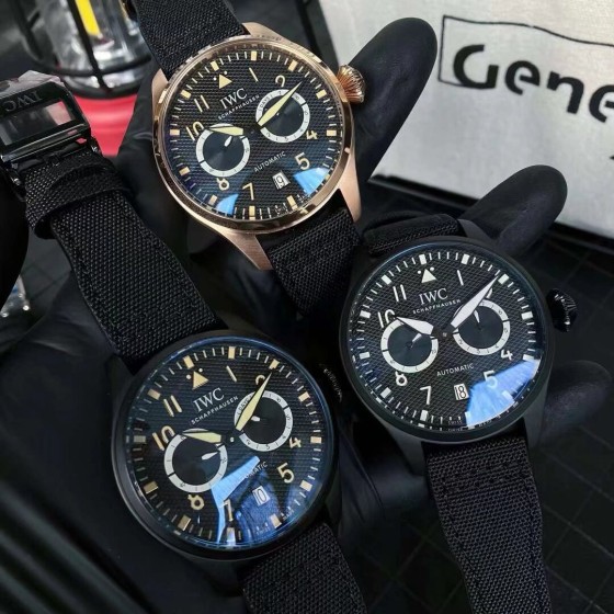 白壳520，玫瑰金黑壳540
品牌: 万国(经典五针新品，商务休闲）奢华大气类型：精品男士腕表（新